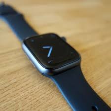apple watch series 4 レビュー 脱スマホ依存に効果あり airpodsとの組み合わせはランニングにも最適 アップル イヤホン apple スマートウォッチ イヤホン
