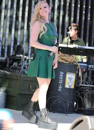 Sk8r boi is a song from avril lavigne's debut album let go which was released on aug. Avril Lavigne Green Dress Never Underestimate The Influence Of Avril Lavigne Green Dress She Likes Fashion
