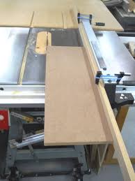 jointing at the table saw degauchir au banc de scie scie saw rangement atelier travail du bois et rangement chaussures