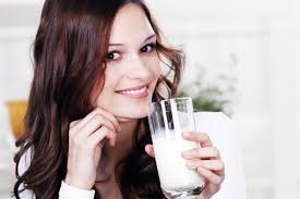 شرب الحليب قبل النوم لزيادة الوزن مجلة رجيم