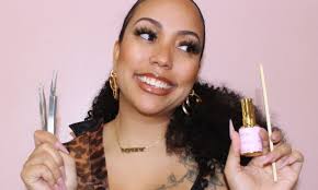 Kyra Ellis's Instagram, Twitter & Facebook