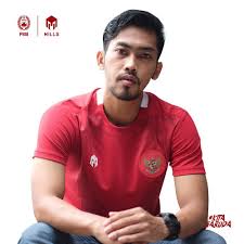 Pertama warna merah dan kedua warna putih kini ketiga setelah 28 tahun kita ada jersey ketiga dengan warna hitam dan emas, ucap ketua umum. Harga Jersey Timnas Terbaik Juni 2021 Shopee Indonesia