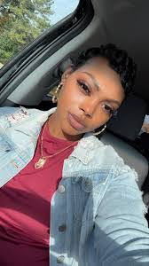 Alisha Bragg's Instagram, Twitter & Facebook