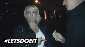 BUMSBUS-BBW熟女Kittyワイルダーはセックスバスで犯されることに同意します-LETSDOEIT