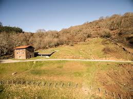 Tu alojamiento rural muy cerca de sendaviva con todas las comodidades. Casa Rural Para Grupos Grandes Alquiler Integro En Bera Navarra