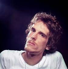 Spinetta founded several groups, such as almendra , pescado rabioso , invisible , spinetta jade and spinetta y los socios del desierto. Luis Alberto Spinetta Wikipedia