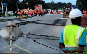 En i need you to put together a seminar on sinkhole preparedness. Bernama Jalan Klang Banting Berhampiran Johan Setia Ditutup Kerana Berlaku Tanah Mendap