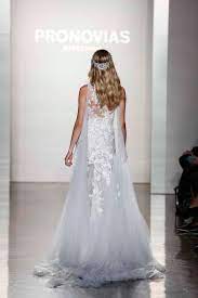 Hochzeitskleider von pronovias sind elegant, hochwertig und ziehen garantiert blicke wie magisch an. Pronovias Brautkleider 2017 So Schon Ist Die Neue Kollektion