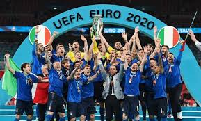 وكالة الأدوية الأوروبية تؤكد أن الآثار الجانبية للقاحات فايزر ومودرنا كانت أكثر شيوعا لدى الرجال الأصغر سنا، أما هيئة سلامة الأدوية فقالت إن فوائد لقاحات كوفيد لا تزال تفوق. Fg27rbkkwwvddm