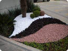 Jardin avec galets blancs 7 modeles jardins avec galets modele … | Decorer Son Jardin Avec Galets Et Gravillons Voici 20 Idees A Pas Louper