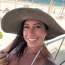 Are there photographers in Aruba for a proposal by the pink flamingos?