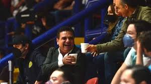 Silvano aureoles ve como algo normal que haya embolsados en michoacán; El Gobernador Silvano Aureoles Aparecio En Publico Sin Cubrebocas