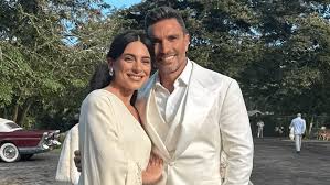 Qué celebridades fueron a la boda de Julián Gil y Valeria Marín | Us Weekly