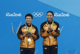 Pandelela represented malaysia at the 2008 summer olympics where she finished 27th in 10m platform.she won the gold medal at the 2010 commonwealth games.she was chosen to be the flagbearer of malaysia at the 2012 summer olympics. Olympics Divers Cheong Jun Hoong And Pandelela Rinong Win Silver First Medal For Malaysia In Rio 2016