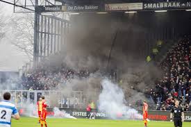 Abonneer voor meer eredivisie (en keukenkampioen divisie) ultra en hooligan nieuws! Fans Bestoken Elkaar Met Vuurwerk Dat Is De Ijsselderby Nrc