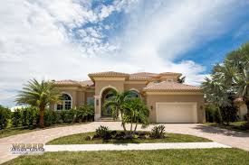 They are typically contemporary or modern with plenty of open space. Beach House Plans Modern Contemporary Beach Home Floor Plans