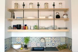 Tout comme dans votre salle de bain, pour adopter un style industriel dans votre cuisine, un maître mot pour les tuyaux : Etagere De Cuisine Diy Mekaloft Etagere Cuisine Deco Maison Cuisines Diy