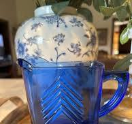 Cremeira de vidro vintage azul cobalto depressão