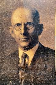 South Portsmouth Family Alva Francis and Martha Ann Blankenbeckley Hammon.  Alva was born in 1897 and died in 1973. His parents were James Edward  Hammon 1868-1947and Anne Rebecca Stiles 1858-1942. Alva spent