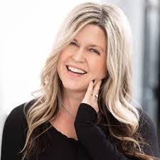 Teresa Ross's Instagram, Twitter & Facebook