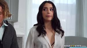 Vanessa Sky gives sister`s BF a secret BJ under the table