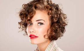 Tagli ricci corti, medi e lunghi. Nel 2019 Va Di Moda Il Taglio Donna Corto Giulio Art Studio