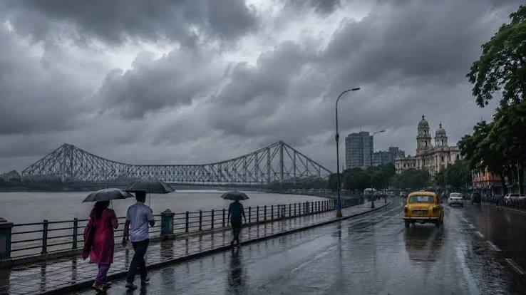 Kolkata Weather Update: Generally Cloudy Skies and Light to Moderate Rain Likely Today
