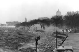 See images of the ship-splitting, shore-pounding waves found on the Great  Lakes