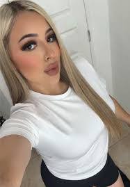 Alyssa Floyd's Instagram, Twitter & Facebook