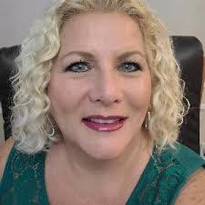 Donna Manning's Instagram, Twitter & Facebook