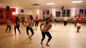 5 Bollywood Songs With Their Easy Choreography To Perform A Group Dance On Sangeet Ceremony In the united states, djs are regularly including bollywood dance numbers in their sets to enthrall crowds. 5 bollywood songs with their easy