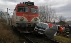 (2) semnalul luminos pentru anuntarea apropierii trenurilor trebuie 110. Masina Lovita De Tren La O Trecere La Nivel Cu Calea Ferata Jurnalul Prahovean