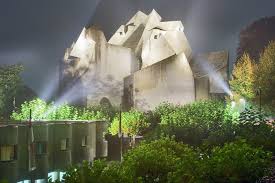 Neviges mariendom / gottfried böhm standing like a concrete mountain amid a wood, the jagged concrete volume of the neviges mariendom cathedral of saint mary of neviges towers over its surroundings. Doktorarbeit Uber Den Mariendom Neviges Velbert