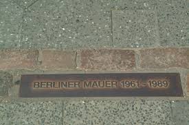 November 1989 fiel das meistgehasste bauwerk deutschlands. Berliner Mauer Politik Fur Kinder Einfach Erklart Hanisauland De