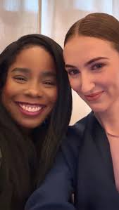 This beautiful soul felt like pure sunshine! Hang around people who feel  like sunshine and who reflect the light that shines inside of you! ☀️☀️☀️  @hannahhelenking