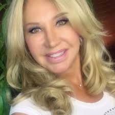 Sie ist sängerin und fernsehdarstellerin. Carmen Geiss Biography Age Weight Height Born Place Born Country Birth Sign More