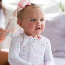 🎅🏼The MOST festive FLASH SALE is coming your way! Stay tuned, and take a  friend to spread the word! 🎅🏼