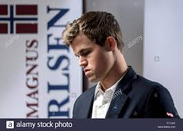 Hoping to feast on some wooden creatures later today #30s. Magnus Carlsen Der Auf Platz Nummer Eins Schachspieler Der Welt G Star Raw World Chess Challenge Anlasslich Des Cooper Square Hotel New York City Usa 10 09 10 Stockfotografie Alamy