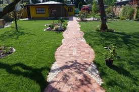 Einmal den garten aufräumen und den weg fertig bauen. Verschlungene Wege Garten Wasser Stein