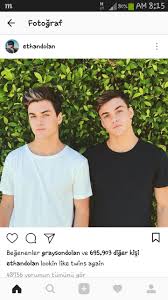 Masanin Ustunde Kitaplar Ve Kalemler Var Ingilizcesi Eodev Com