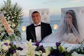 İstem yılmaz da eşini onayladı. Burak Yilmaz Antalya Da Istem Atilla Ile Evlendi