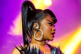 Vanessa Desire aussi, avant qu'elle ne nous offre son "Full Package", elle  a sacrifié ses nuits au profit de nos attentes et à la gloire de la musique  haïtienne, et elle a