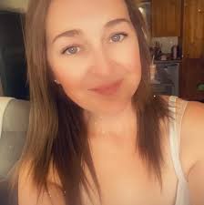 How can I get the stars to cut out? I have white glitter vinyl I want to  use… I've tried the only thing I know and it's not working… 😩