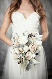 Today i'm sharing these cute ideas for those of you. 21 Ultra Unique Winter Wedding Bouquets Weddingsonline