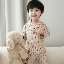 Masuk ke ~ kanan, keluar ke ~ kiri prb tidak dapat menerima pelajaran atau nasihat yg. Apa Yang Dimaksud Masuk Telinga Kanan Keluar Telinga Kiri Brainly Co Id