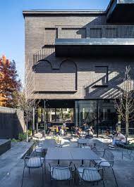 Aproape 200 de lucrări de artă (pictură, desen, colaj, sculptură, obiect, fotografie, video, sunet) realizate de peste 100 de artiști sunt o ofertă constantă. Casa NeagrÄ Din PrimÄverii Muzeul De ArtÄ RecentÄ BucureÈti E Zeppelin Ro