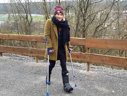 Auf holprigem kopfsteinpflaster umgeknickt, beim herbstspaziergang über einen ast gestolpert, und schon wird das sprunggelenk ­unnatürlich verdreht. Sportverletzung Und Was Tun Tritime Women