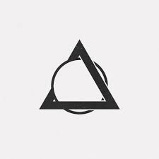 Üçlemenin bir sembolik yanı da kutsal birleşme ve doğan çocuktur. Minimal Dovme Modelleri Tattoo Art Timucin