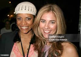 138 Elizabeth Jarosz Photos & High Res Pictures