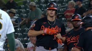 Orioles bounce back from blowing lead with 10th-inning rally
